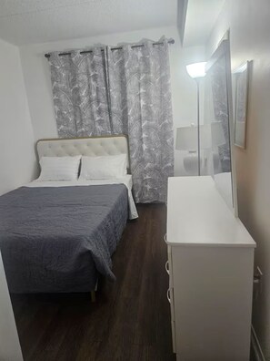 3 dormitorios, tabla de planchar con plancha, wifi gratis y ropa de cama