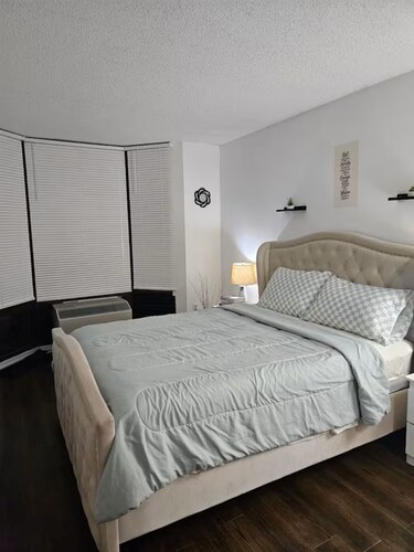 Modern 3‑Bedroom Apartment in Prime Pickering Location