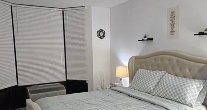 Modern 3‑Bedroom Apartment in Prime Pickering Location