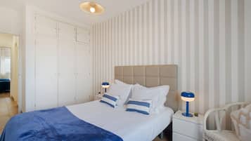 2 bedrooms, in-room safe, iron/ironing board, free WiFi