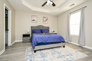 3 slaapkamers, een strijkplank/strijkijzer, wifi, beddengoed