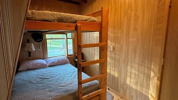 4 bedrooms, free WiFi, bed sheets