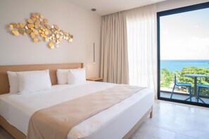 Room - Modern Suite w/ Ocean View Balcony + Rooftop Infinity Pool Access & Free Parking (Playa del Carmen)