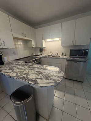 Private kitchen - The Perch at Hawkhill, Lower Level (Saint Thomas)