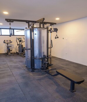 Fitness facility - Rooftop Infinity Pool & Caribbean Horizon! 2 Pet-friendly Units with Kitchen (Playa del Carmen)