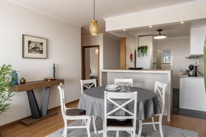 Dining - Madeira Ocean Paradise – Balcony with Sea View (Caniço)