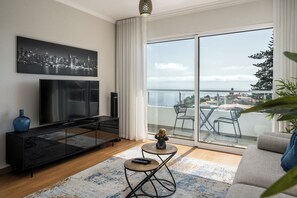 TV - Madeira Ocean Paradise – Balcony with Sea View (Caniço)