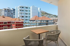 Outdoor dining - Dolce Vita | Lush Sea Point Gem with Balcony (Cape Town)