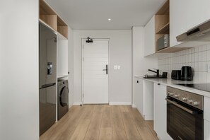 Fridge, microwave, oven, stovetop - Stylish Sea Point Apartment (Cape Town)