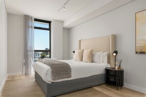 1 bedroom, in-room safe, iron/ironing board, Internet - Stylish Sea Point Apartment (Cape Town)