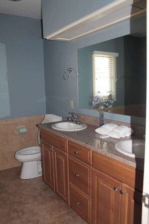 Towels - Brigantine Quarters 2-bedroom condo in Shipyard on Hilton Head Island (Hilton Head Island)