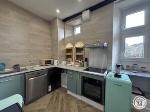 Private kitchen - Templar Historic Cottage, Modern Comfort, Périgueux (Chancelade)