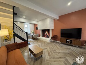 Living area - Templar Historic Cottage, Modern Comfort, Périgueux (Chancelade)