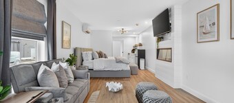 Mystic Inn Suite #1– Stylish Modern Studio Near Downtown & Train Station