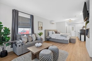 1 bedroom, iron/ironing board, free WiFi, bed sheets - Mystic Inn Suite #1– Stylish Modern Studio Near Downtown & Train Station (Stonington)