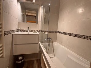 Bathroom - Studio cabin, lake view - 4 guests (Les Angles)