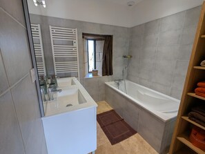 Bathroom - Historic house with panoramic view - 14 guests (COULGENS)