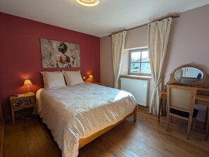 Room - Historic house with panoramic view - 14 guests (COULGENS)