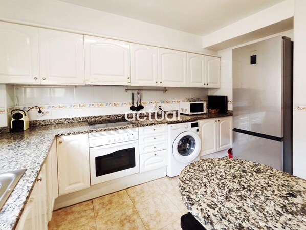 Fridge, microwave, oven, dishwasher - House with private garden, quiet and comfort - 6 guests (Platja d'Aro)