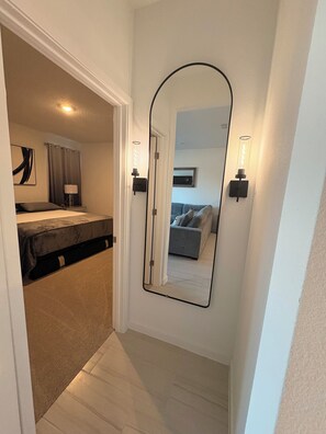 Iron/ironing board, WiFi, bed sheets - A Beautiful Luxurious Oasis 3 Bedroom 2 Bathroom Home in Jacksonville (Jacksonville)
