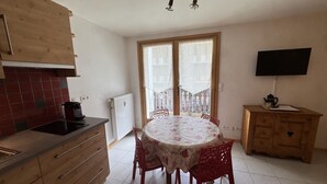 Dining - Studio cabin in the center - 4 guests (Les Carroz d'Arâches)