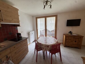 Unclassified image, 2 of 19, button - Studio cabin in the center - 4 guests (Les Carroz d'Arâches)