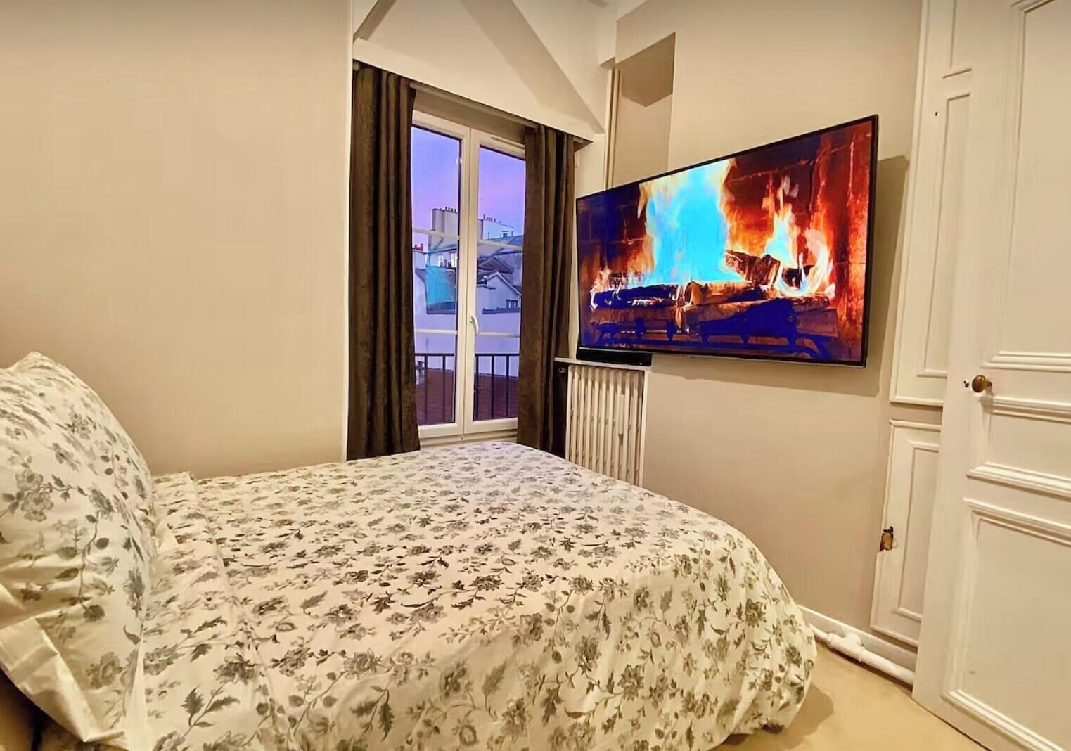2 chambres, fer et planche à repasser, Wi-Fi, draps fournis