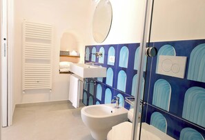 Chambre, 1 chambre, patio | Salle de bain