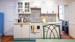 Fridge, oven, stovetop, dishwasher - Cri's House - One Bedroom Apartment, Sleeps 4 (Alghero)