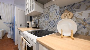 Fridge, oven, stovetop, dishwasher - Cri's House - One Bedroom Apartment, Sleeps 4 (Alghero)