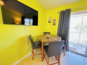 Dining - River Oaks great condo with golf course view (Myrtle Beach)