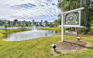 Property grounds - Sunny River Oaks Retreat  2BR Golf Condo (Myrtle Beach)