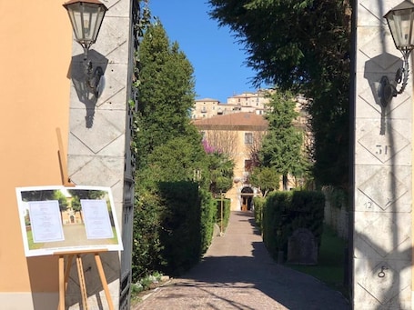 Exterior detail. VillaGrancassa – Charming Hotel & Event Venue in a Historic Home
