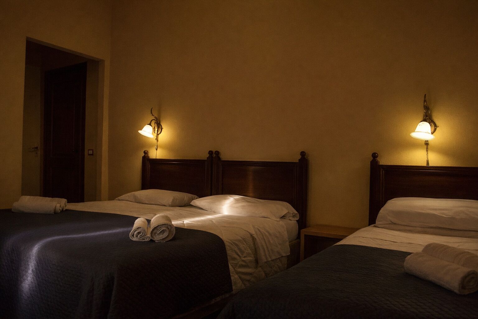 4 chambres, fer et planche à repasser, lit parapluie, Wi-Fi gratuit
