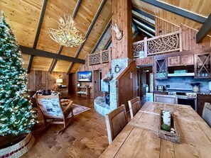 Dining - Home on the Range / Luxury Cabin on Beech Mtn Golf Course / Hot Tub / Sleeps 13 (Beech Mountain)