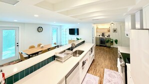 Private kitchen - Salt water beach/City vibe vacation home. (Largo)