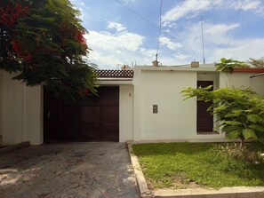 Exterior detail - Huacachina desert house 2 (Ica)