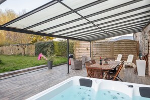 Outdoor dining - Le Petit Chalut - Grand jardin et jacuzzi (Erquy)