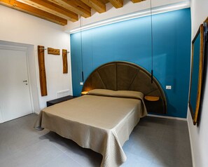 Triple Room, Balcony, City View | Individually decorated, individually furnished, iron/ironing board - Panormos 91 Rooms & Terrace (Palermo)