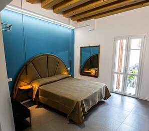 Dreibettzimmer, Balkon, Stadtblick