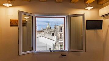 Quadruple Room, City View | Interior