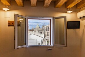 四人房, 城市景观 | 住宿内部