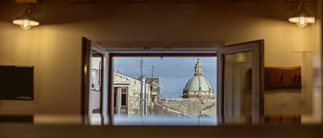 Chambre Quadruple, vue ville | Intérieur