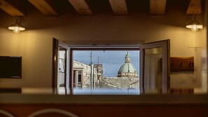 Chambre Quadruple, vue ville | Intérieur