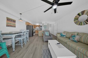 Smart TV - Summit Resort Gulf-View 1BR | King Suite, Bunk Nook, Pools, Beach Access, Resort Amenities (Panama City Beach)