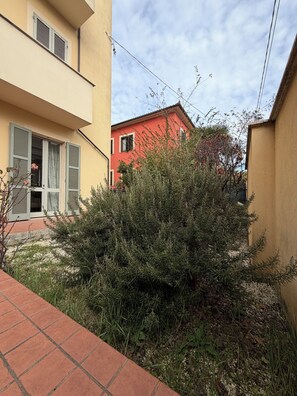 Exterior detail - Appartamento Via Oslavia 18 by Ospitaci (Foligno)
