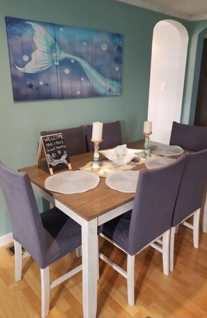 Dining - Newly listed!
The Mermaid House - 
Cozy, Charming and Private in Cape May County (Lower Township)