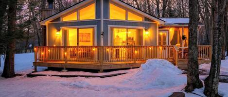 House (3 Bedrooms) | Exterior