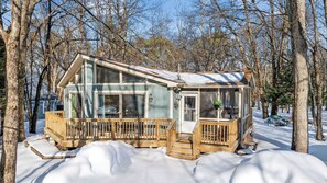 House (3 Bedrooms) | Interior - Emberwood Cabin by Avantstay Poconos Cabin + Firepit + Private Deck + Outdoor Dining + Near Jack Frost Skiing (Albrightsville)