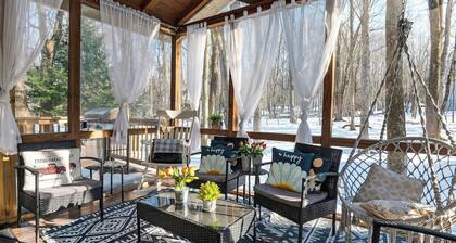 Emberwood Cabin by Avantstay Poconos Cabin + Firepit + Private Deck + Outdoor Dining + Near Jack Frost Skiing